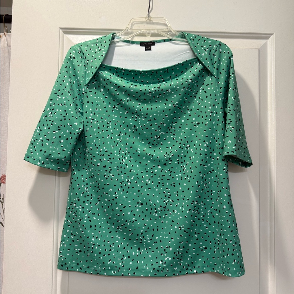 Ann Taylor Green and White Dotted Short Sleeve Top